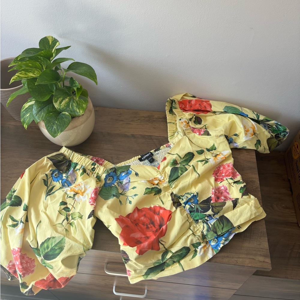 Express Floral Ruched Top in Yellow